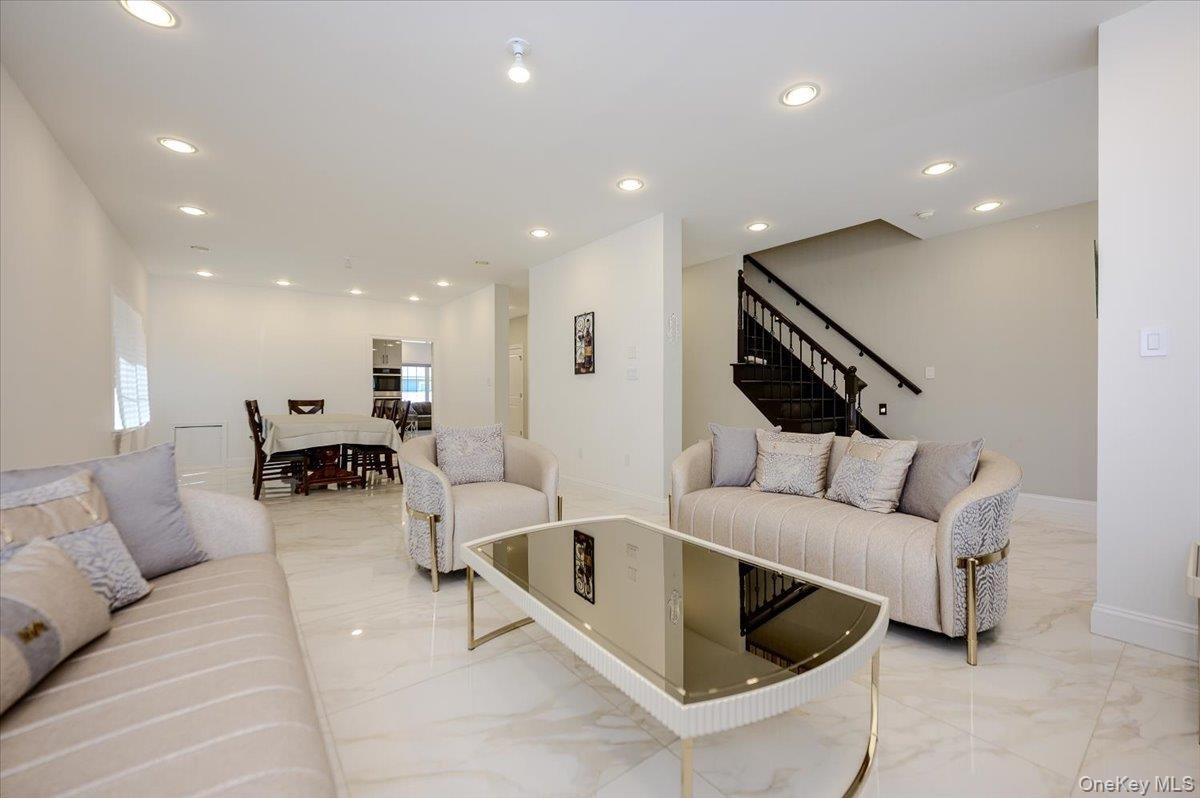 Washington Ave, Cedarhurst, NY 11516
