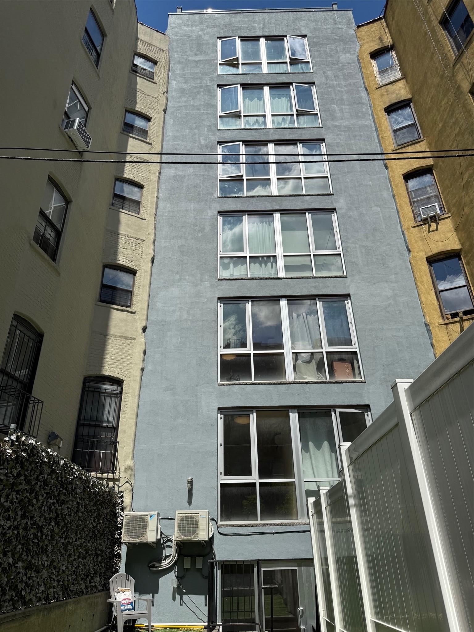127th St, New York, NY 10027