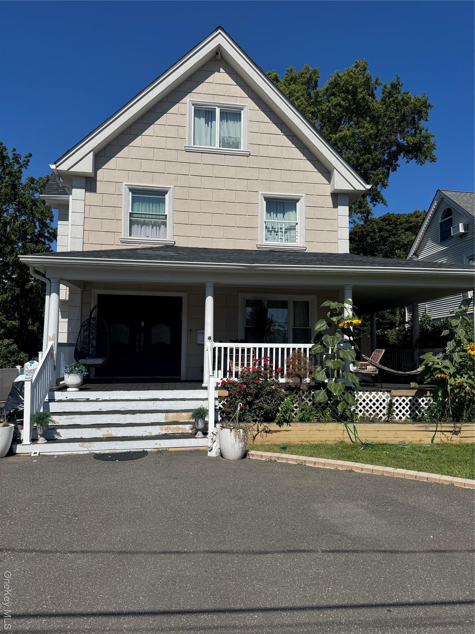 Trinity Pl, Hewlett, NY 11557