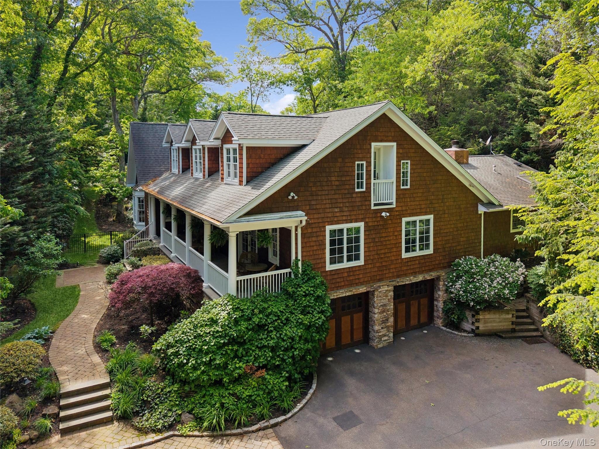 Cherry Ln, Syosset, NY 11791