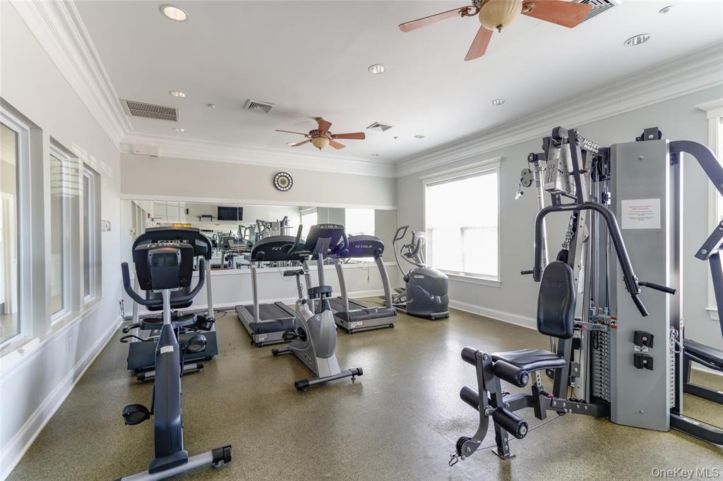 Oakhurst Ct, Mount Sinai, NY 11766