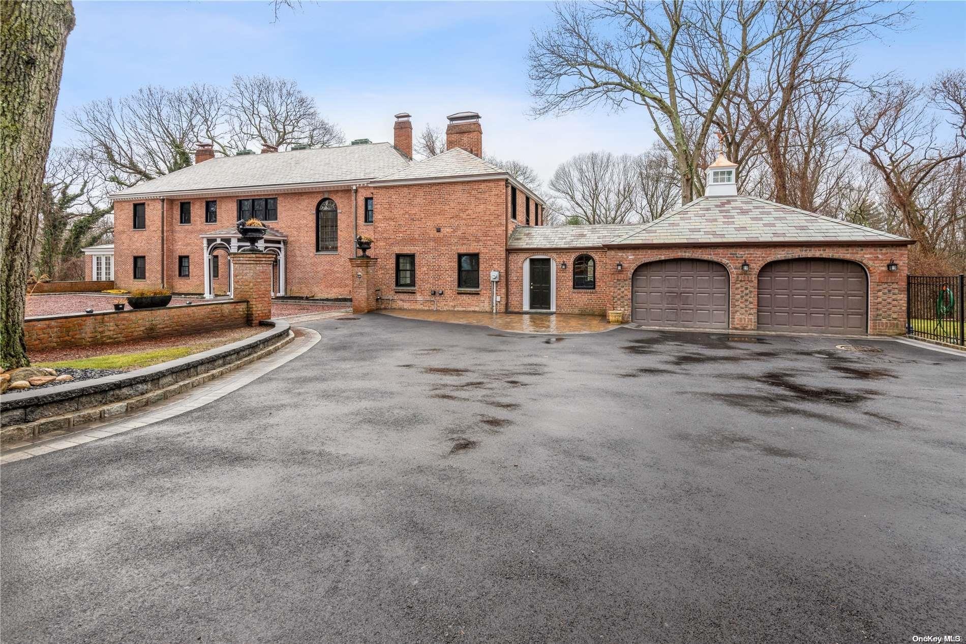 Hemlock Ct, Oyster Bay, NY 11771