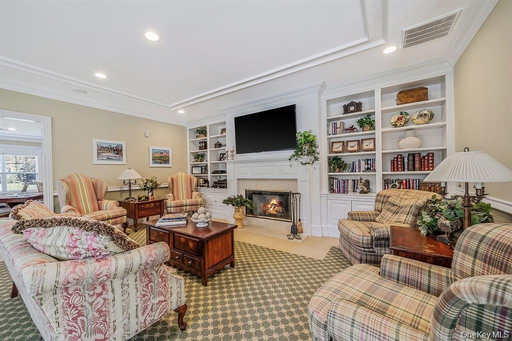 Golden Spruce Dr, Calverton, NY 11933