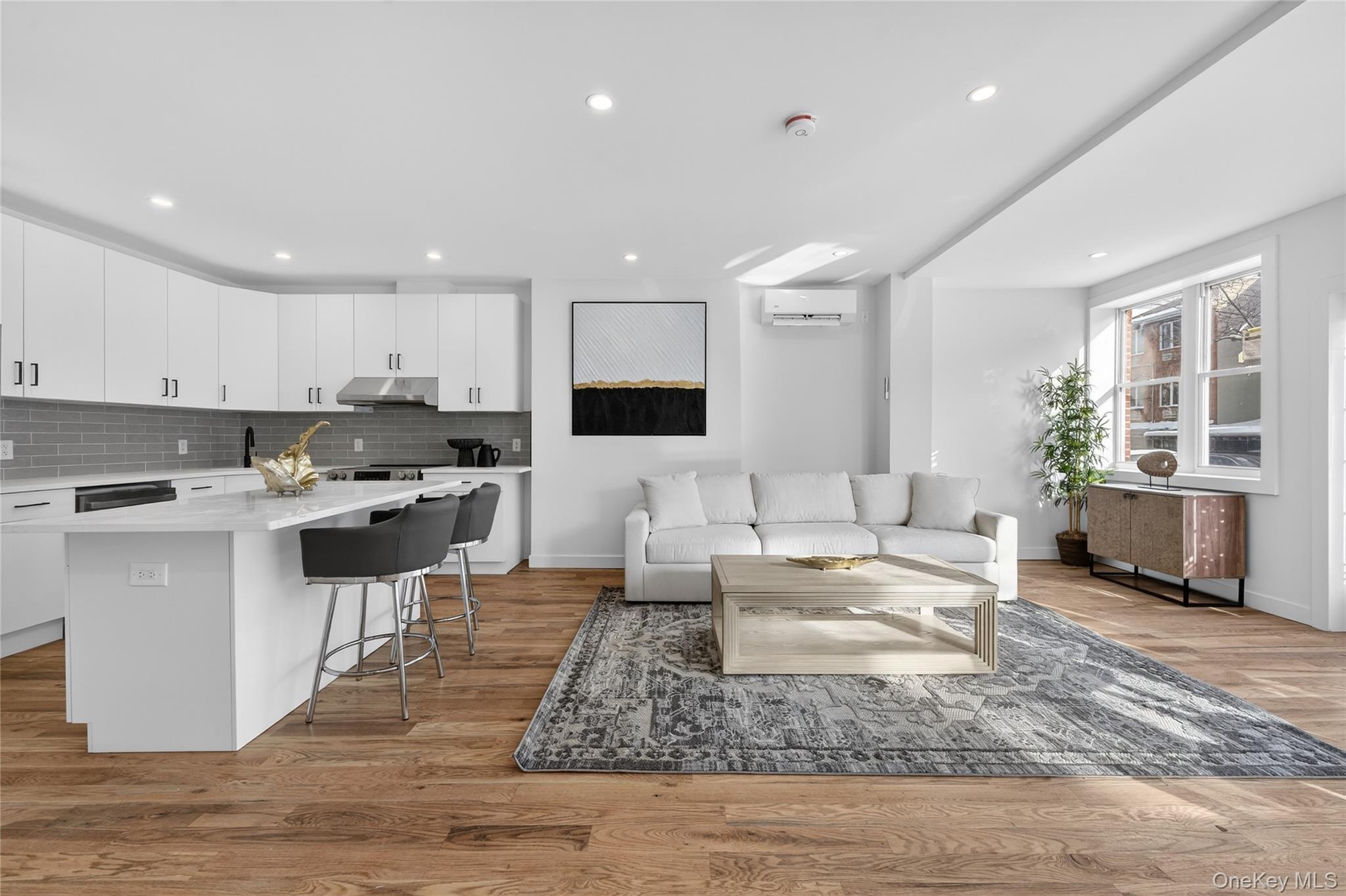 35th Ave, Corona, NY 11368