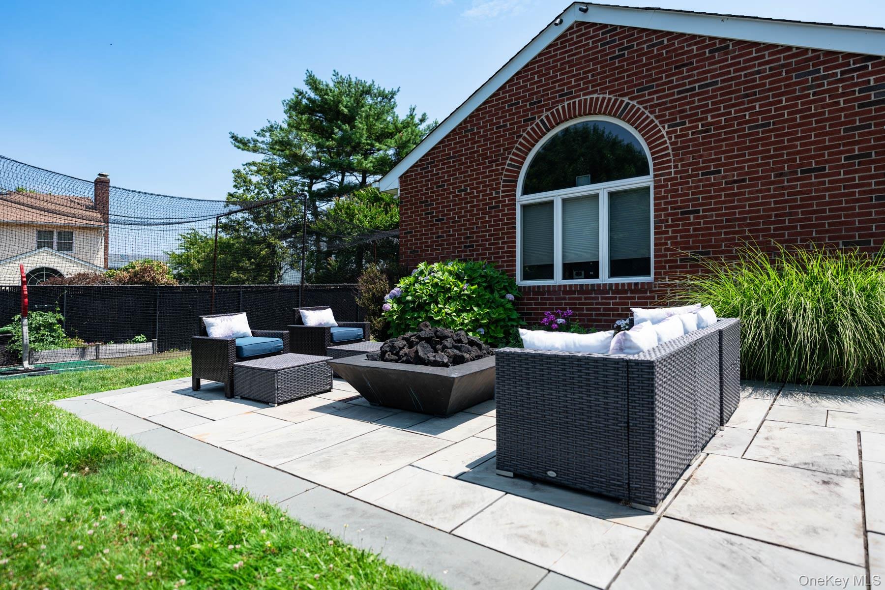 High Ct, Bayville, NY 11709
