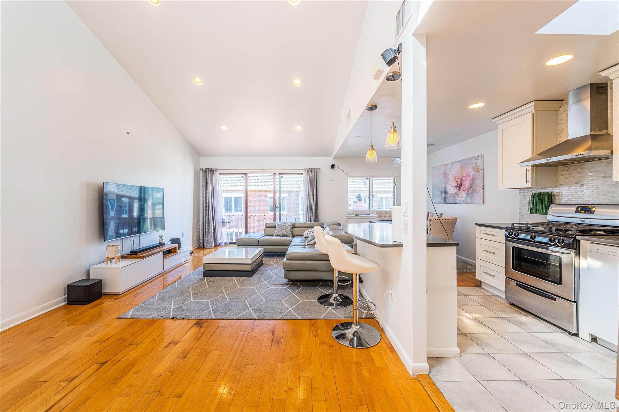 Riviera Ct, College Point, NY 11356