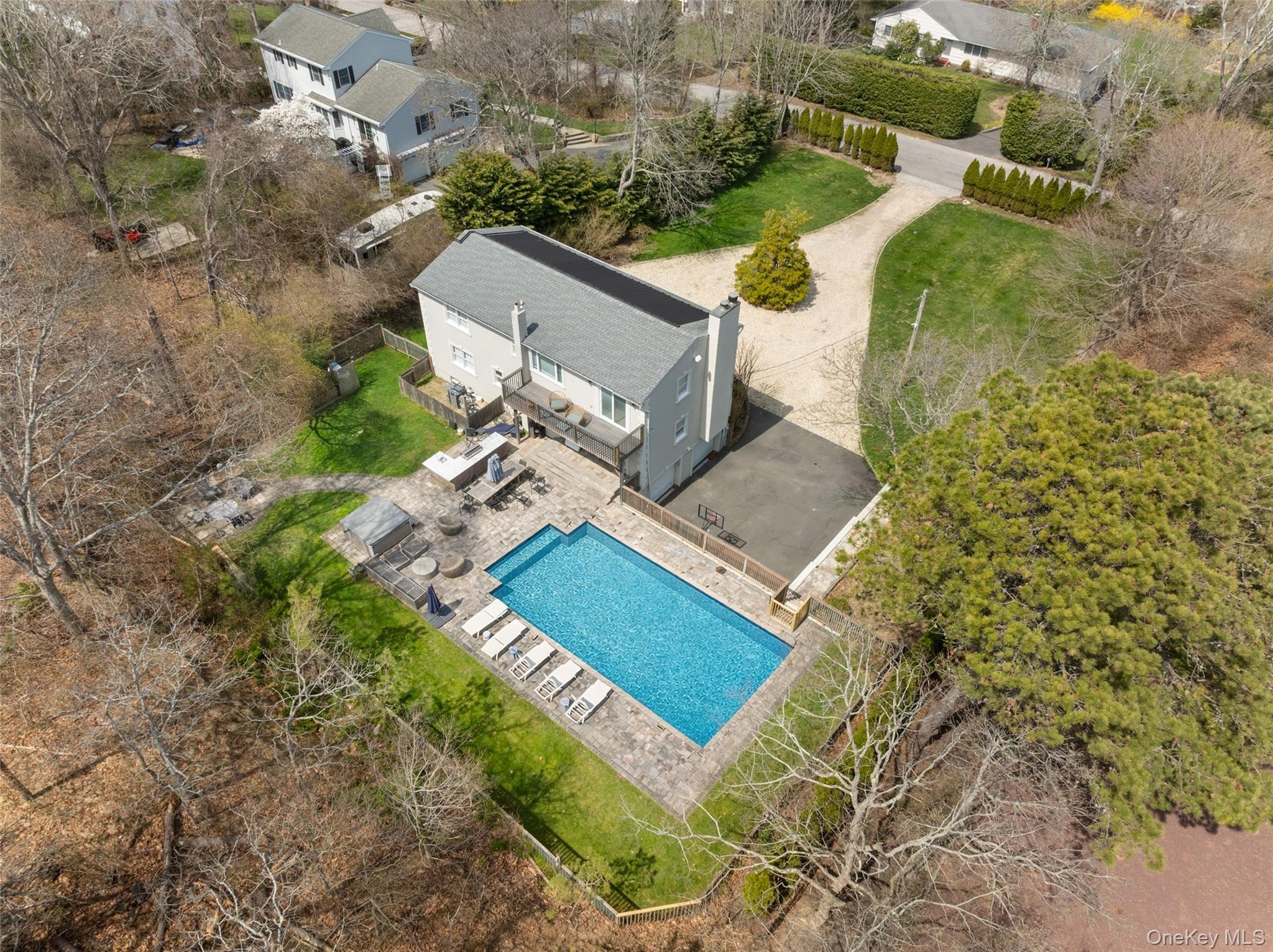 Charla Dr, Southampton, NY 11968