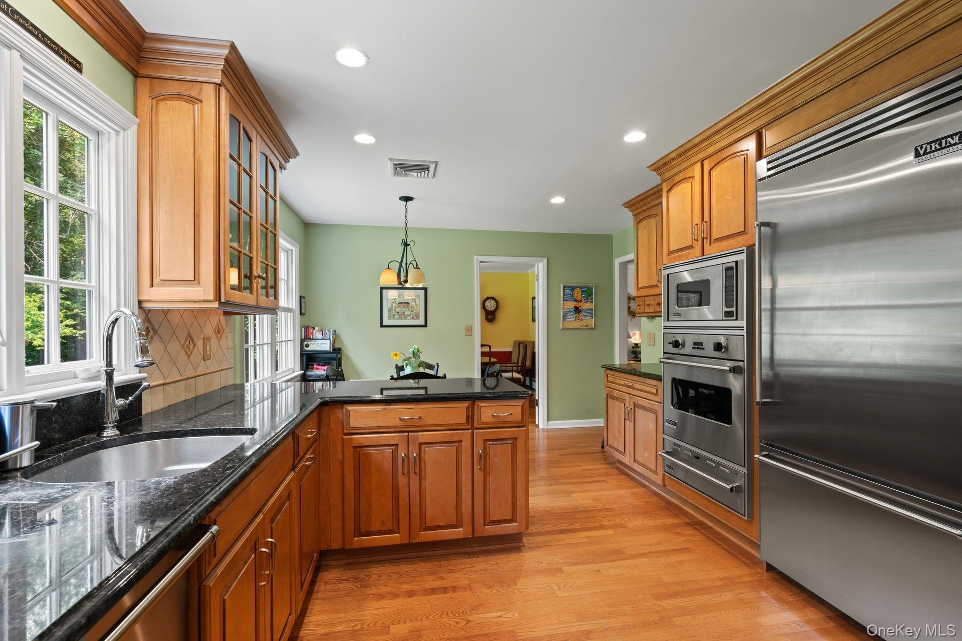 Pippin Ln, Huntington, NY 11743