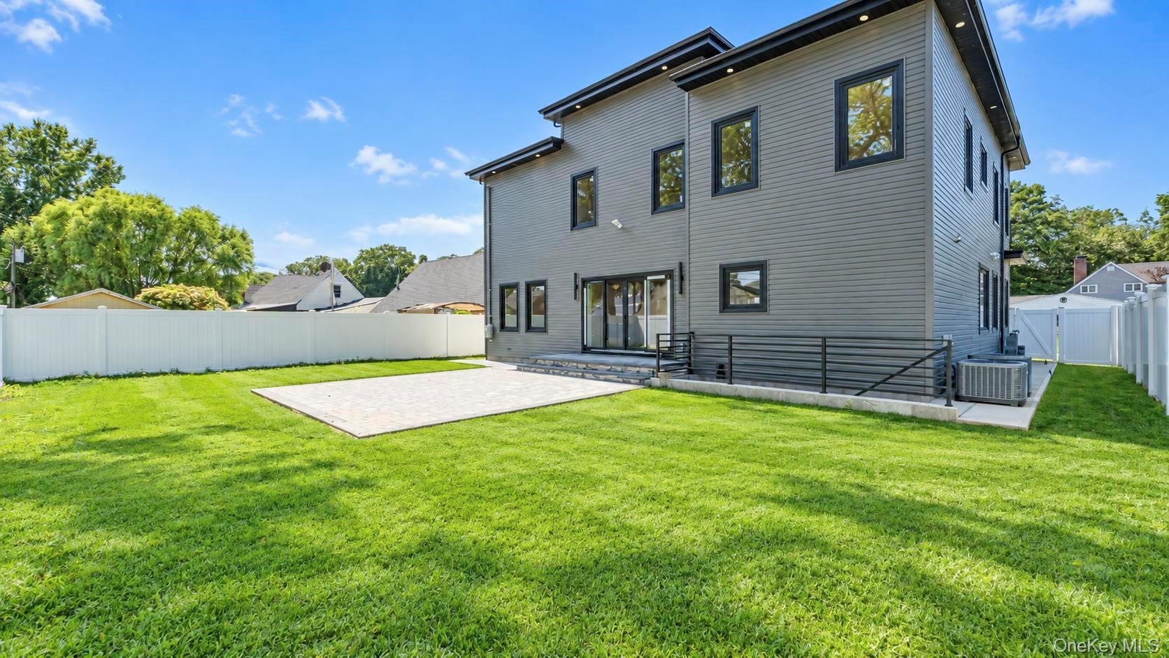 Greenbelt Ln, Levittown, NY 11756 #1
