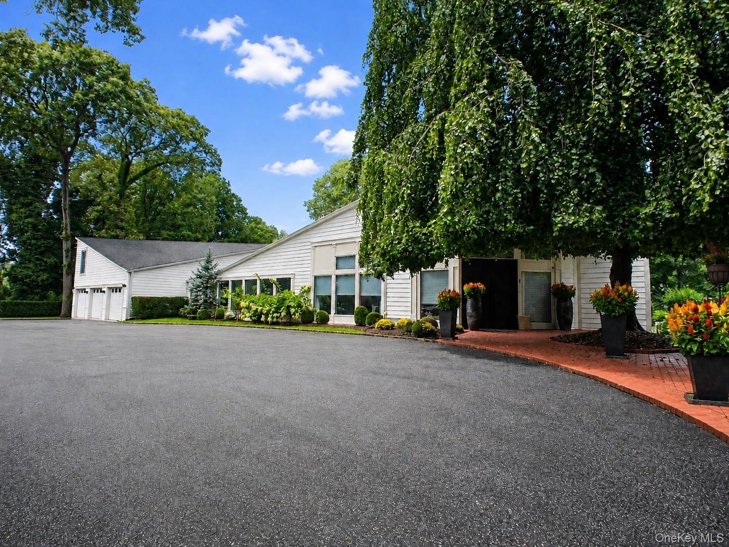 Carol Ln, Glen Head, NY 11545