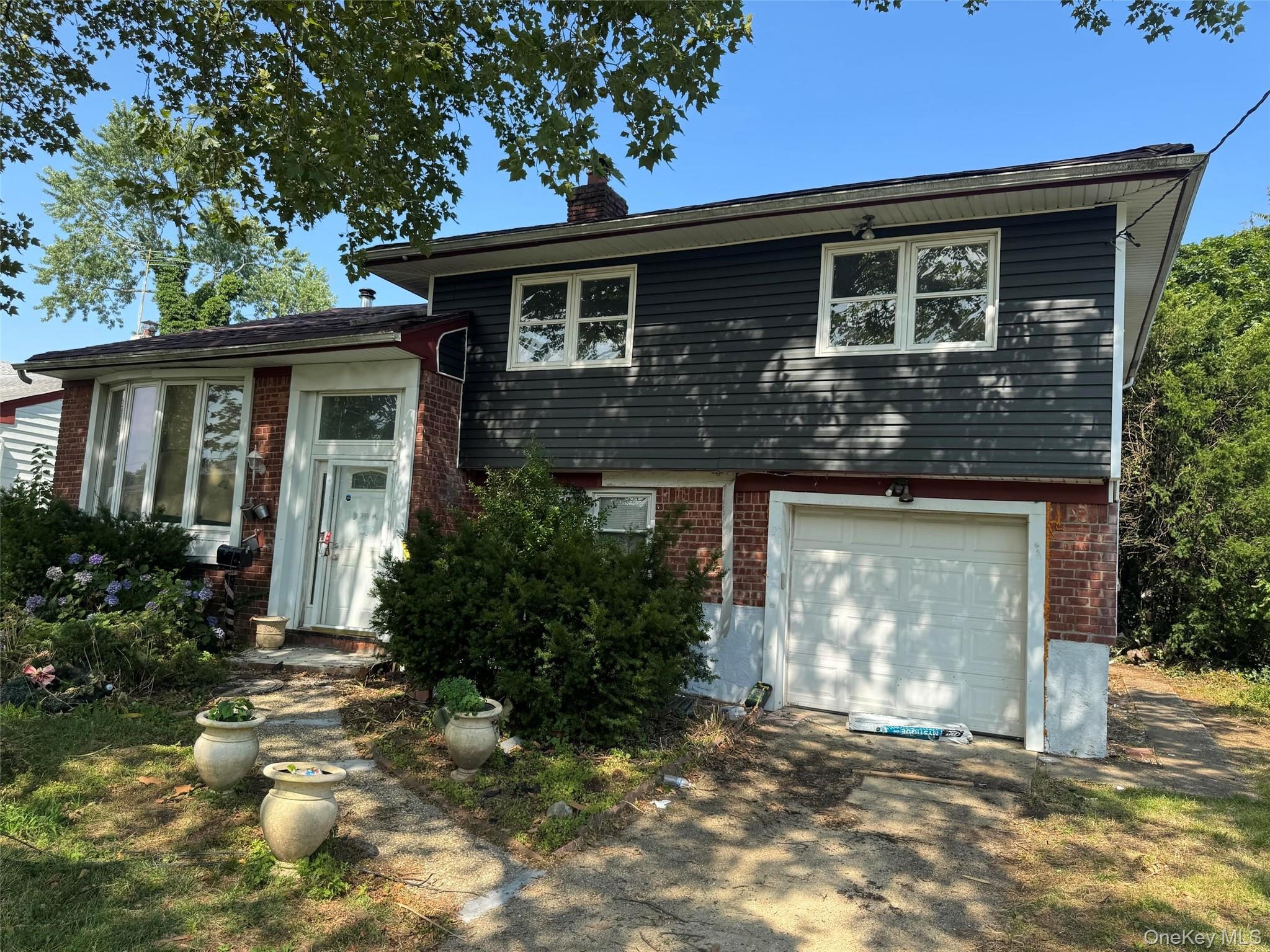 Lynne St, North Baldwin, NY 11510