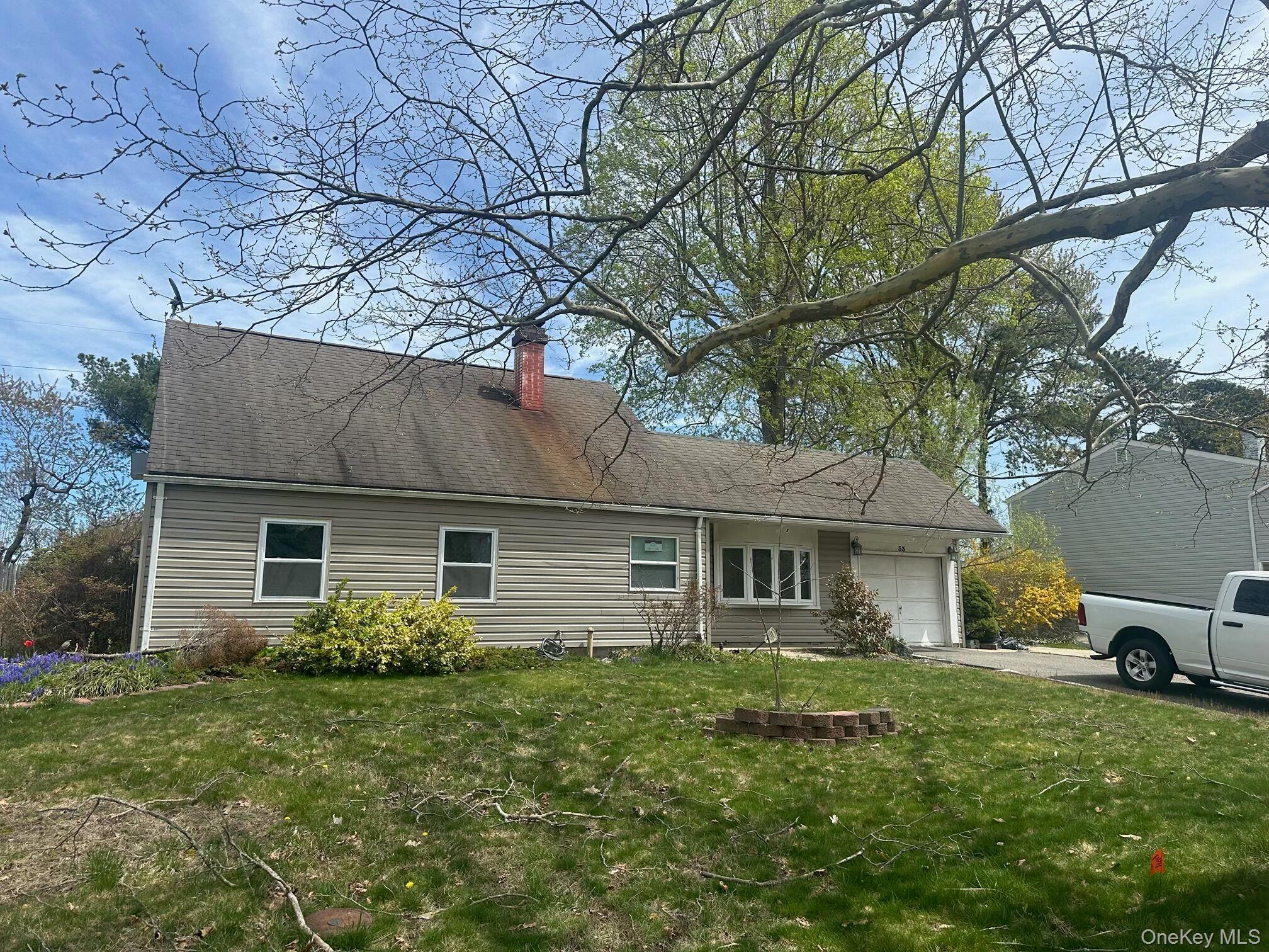 Balsam Dr, Medford, NY 11763