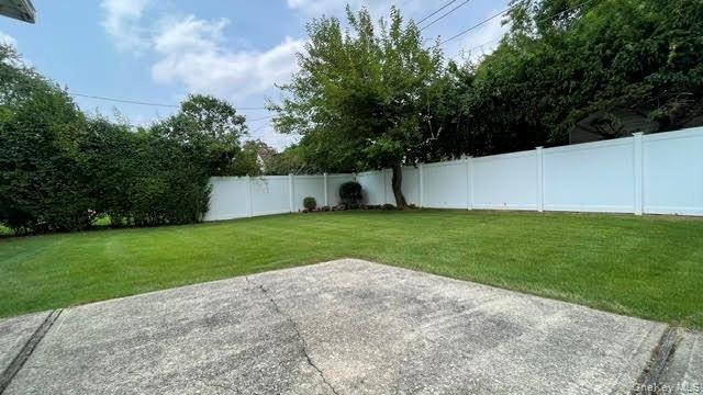 Helene St, Wantagh, NY 11793