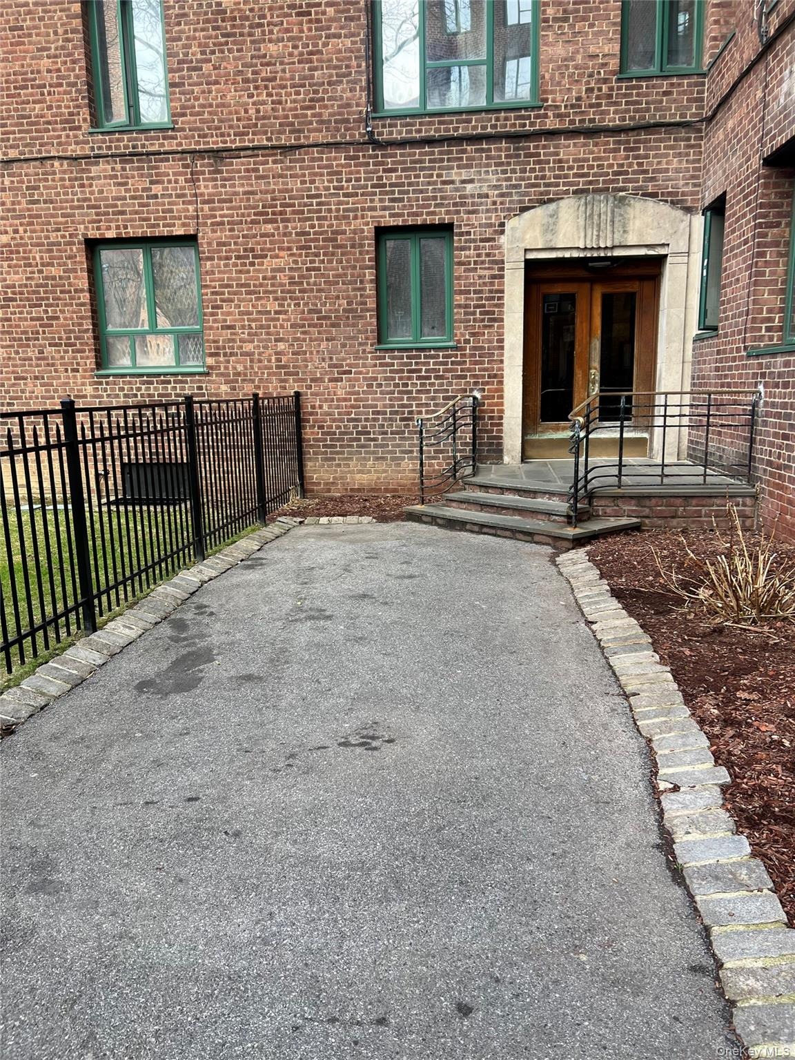 Metropolitan Ave, Bronx, NY 10462 #1