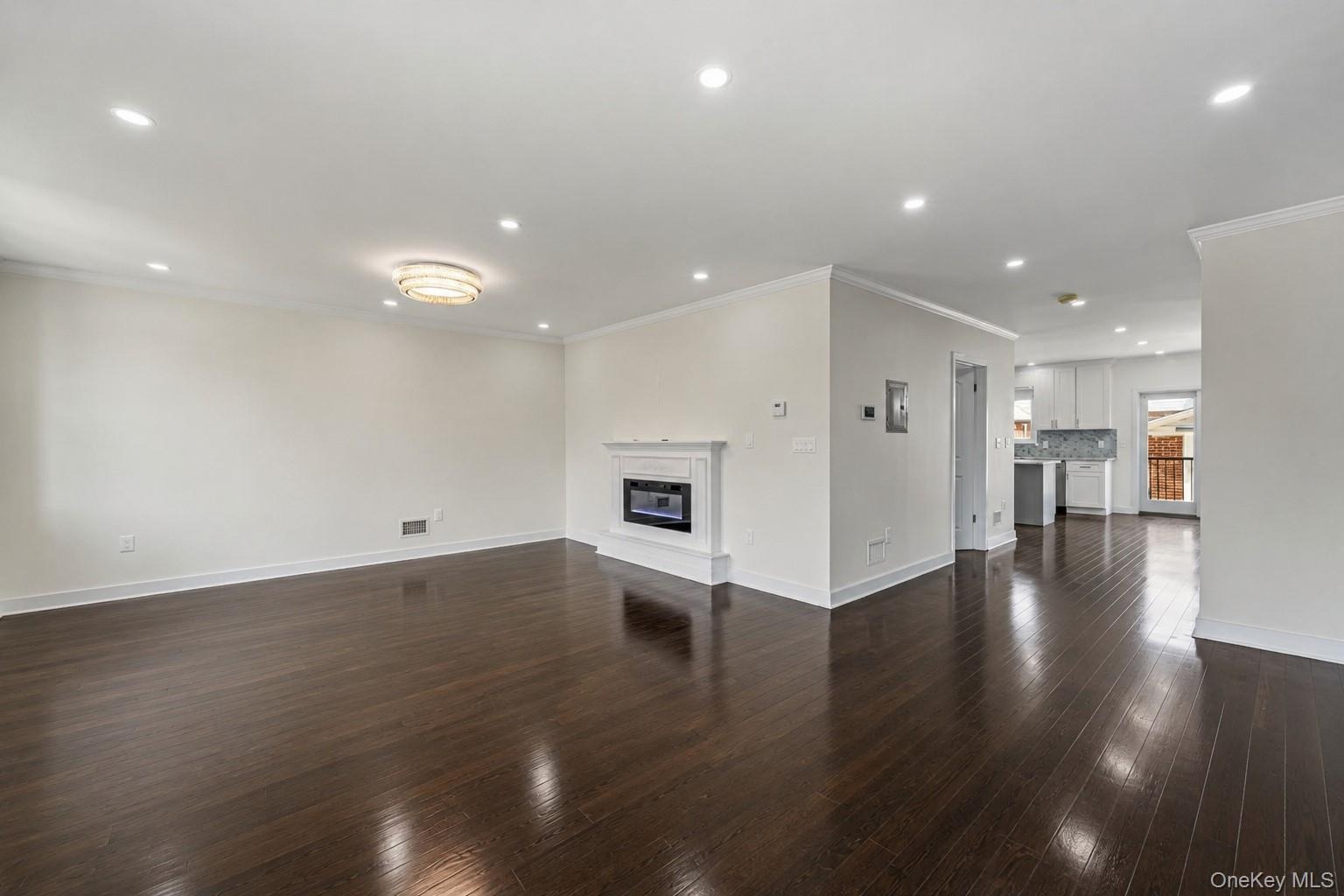 Little Neck Pkwy, Glen Oaks, NY 11004 #1