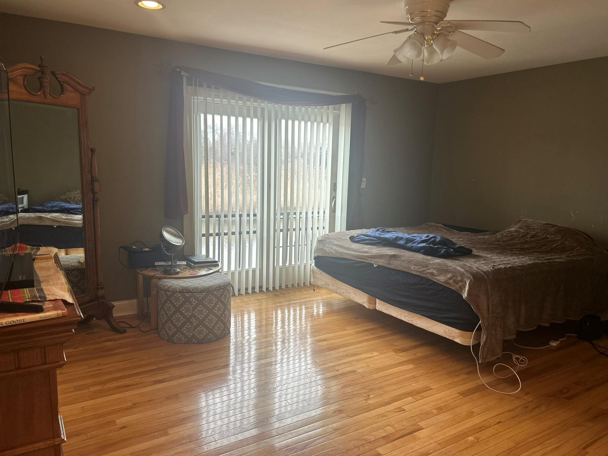 Shore Rd, Seaford, NY 11783