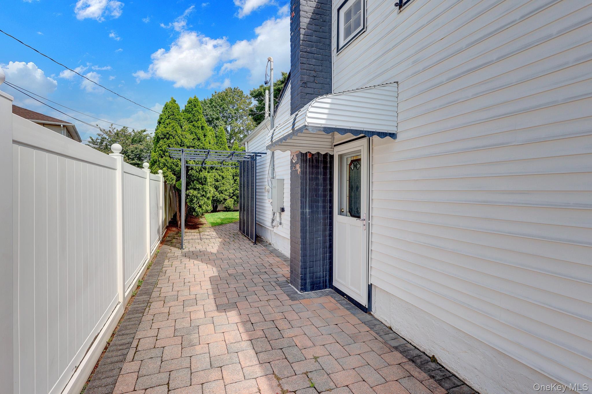 Dean St, Hicksville, NY 11801