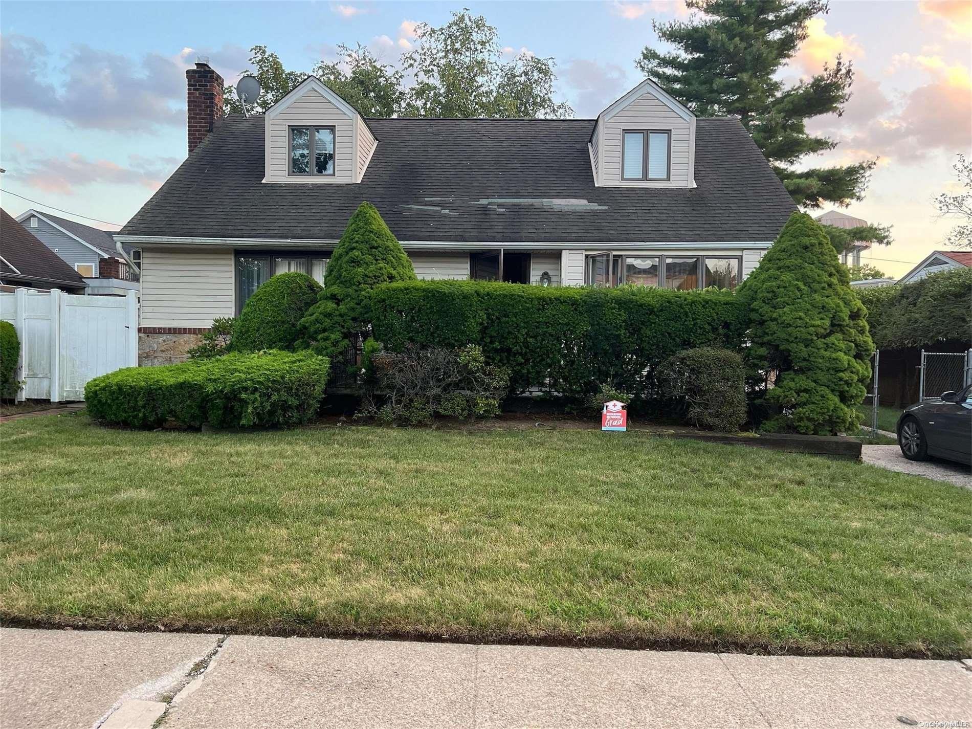 Miriam Ct, Elmont, NY 11003