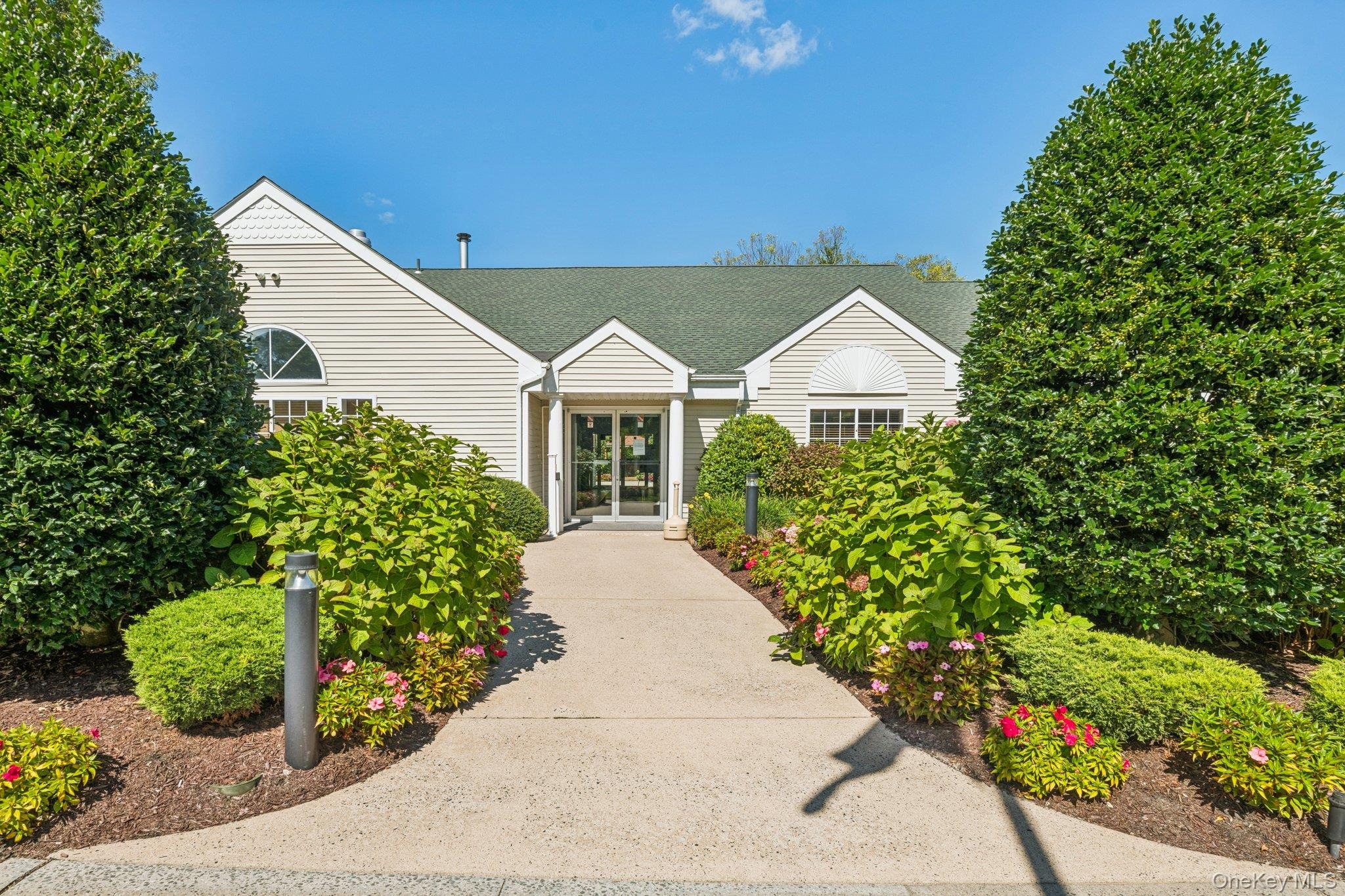 Pidgeon Ct, Manorville, NY 11949