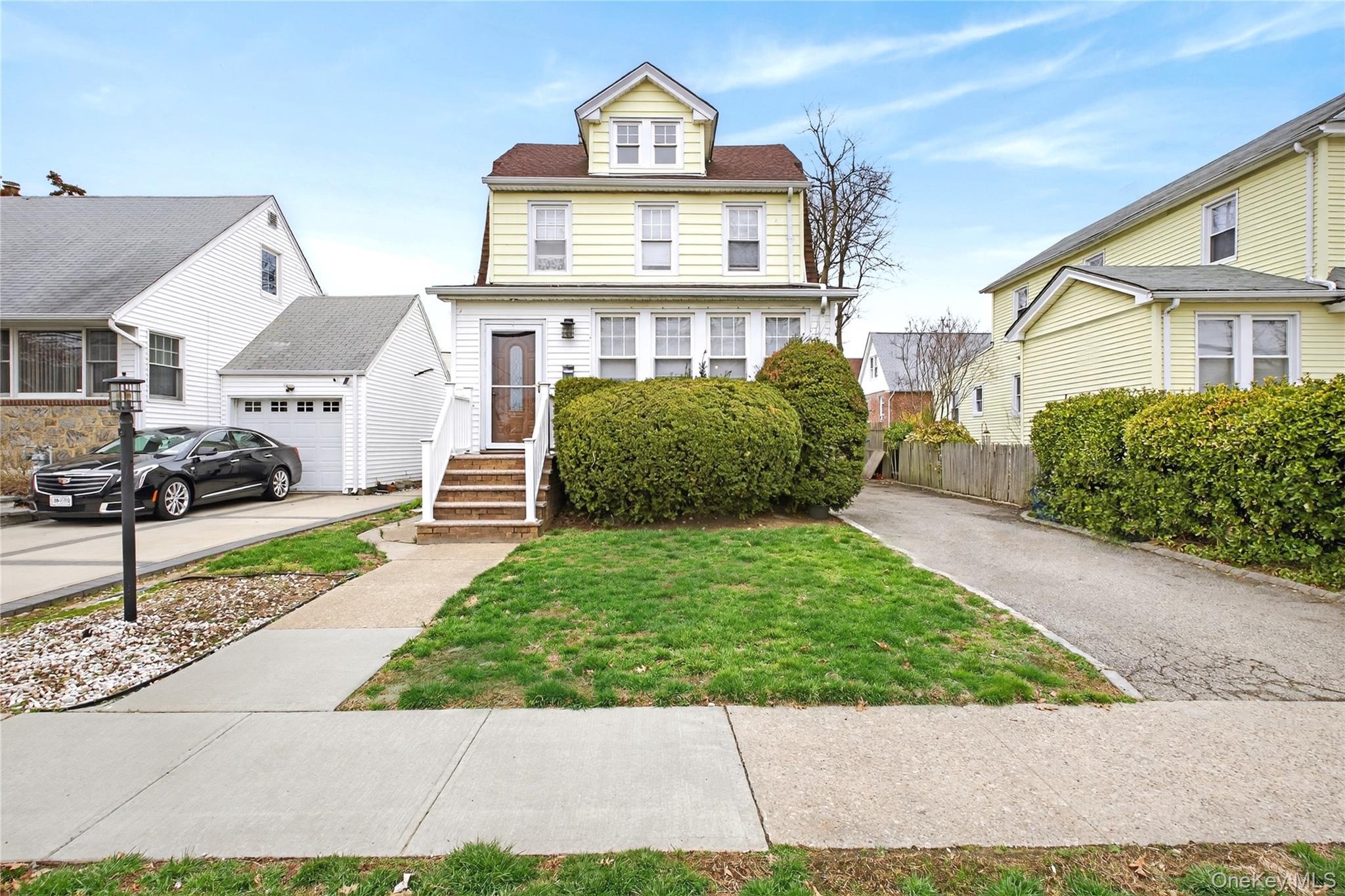 587 Dubois Ave  