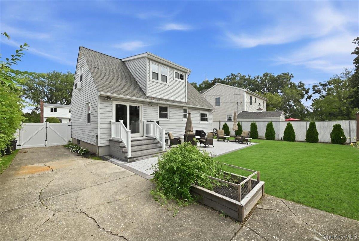 Robert Pl, Seaford, NY 11783 #1