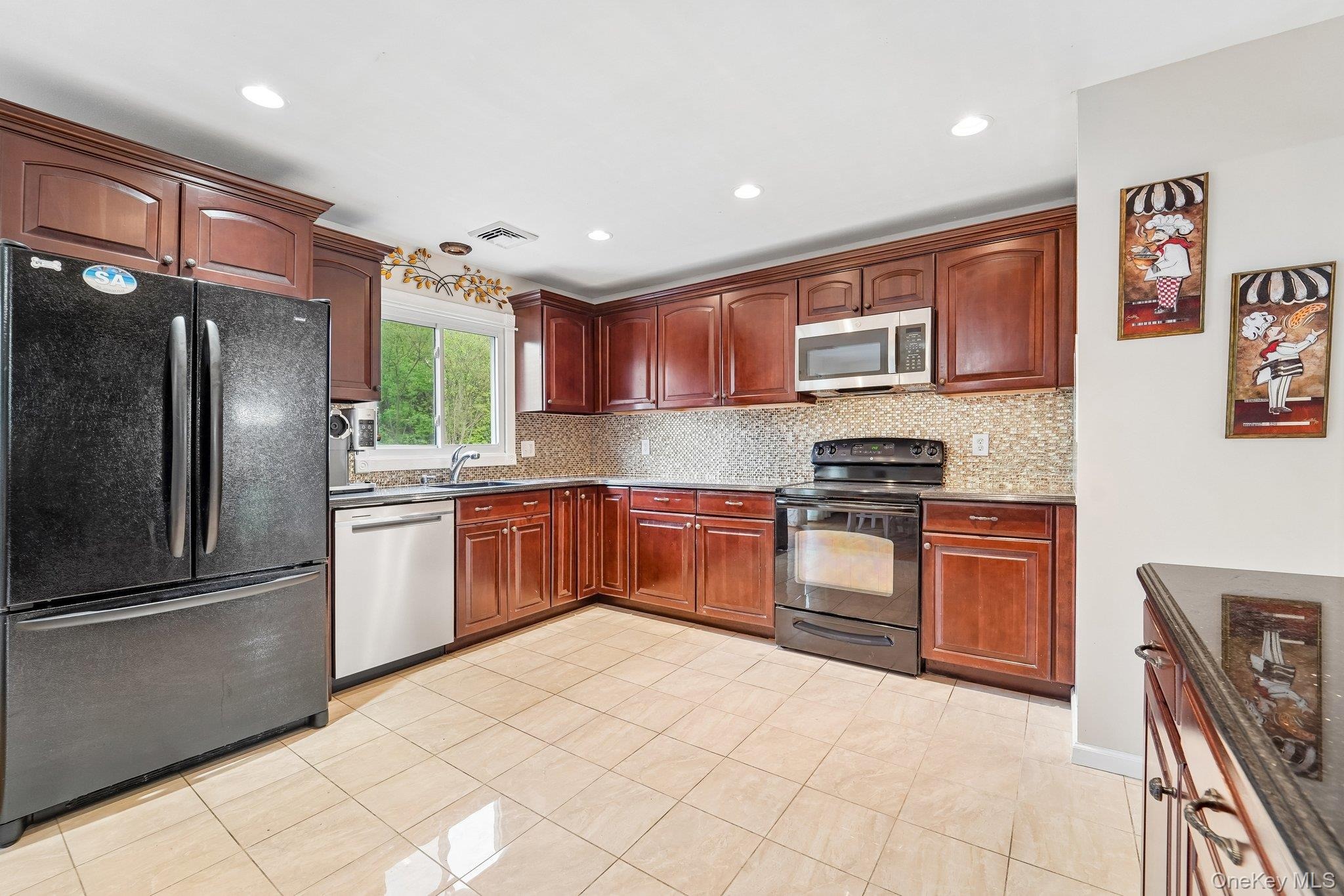 Fairmont Rd, Mahopac, NY 10541