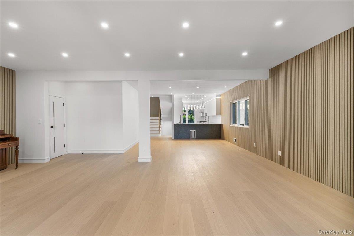 Avon St, Jamaica, NY 11432
