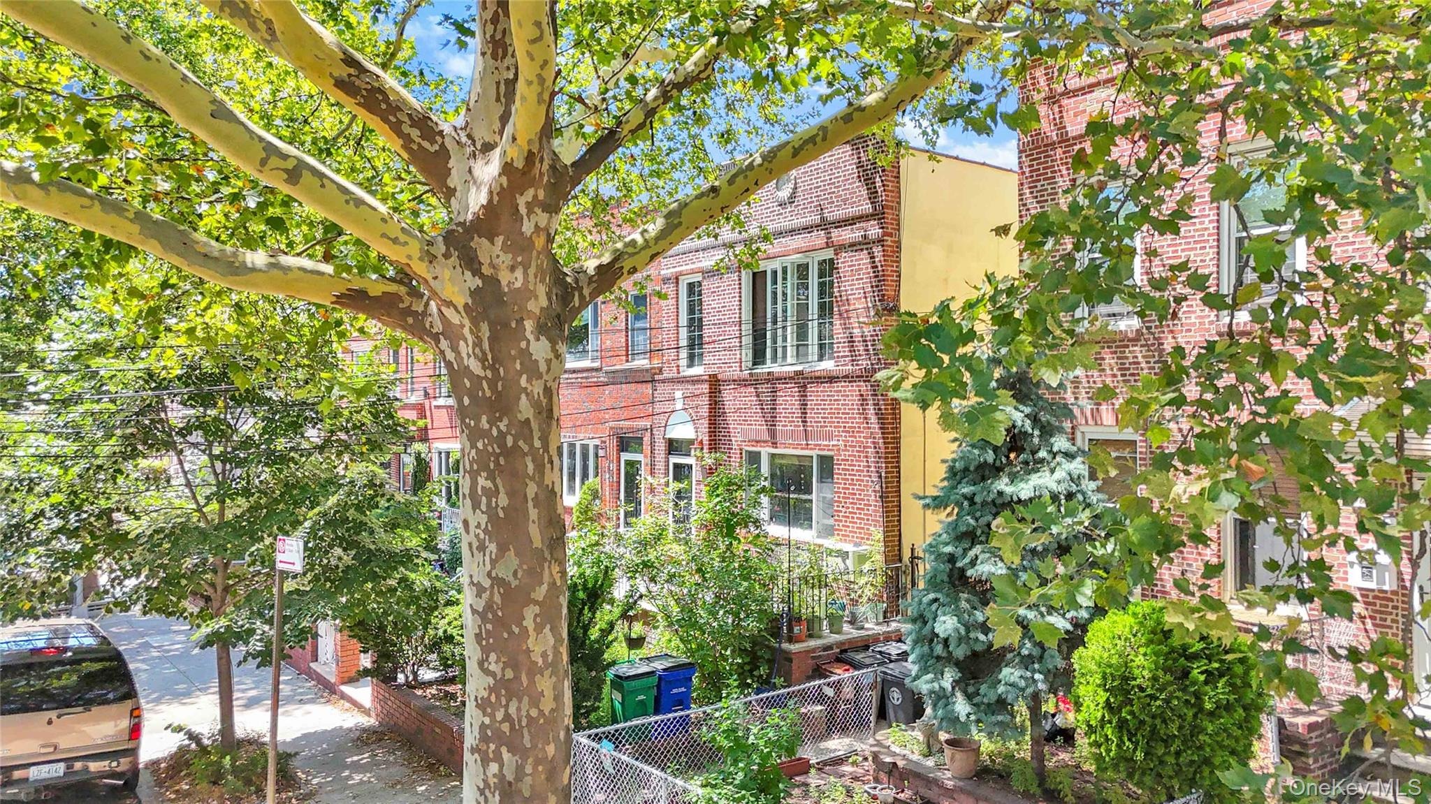 23rd St, Astoria, NY 11105