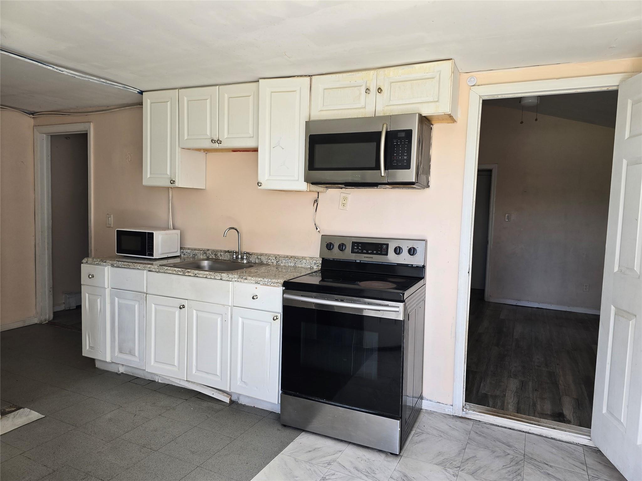 Sycamore Ave, Central Islip, NY 11722