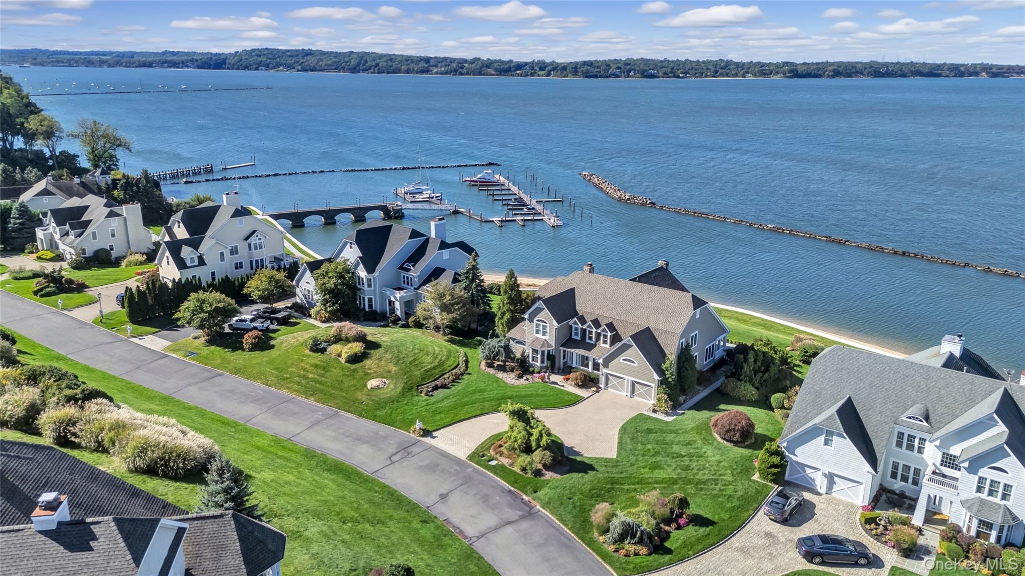 Pembroke Dr, Glen Cove, NY 11542