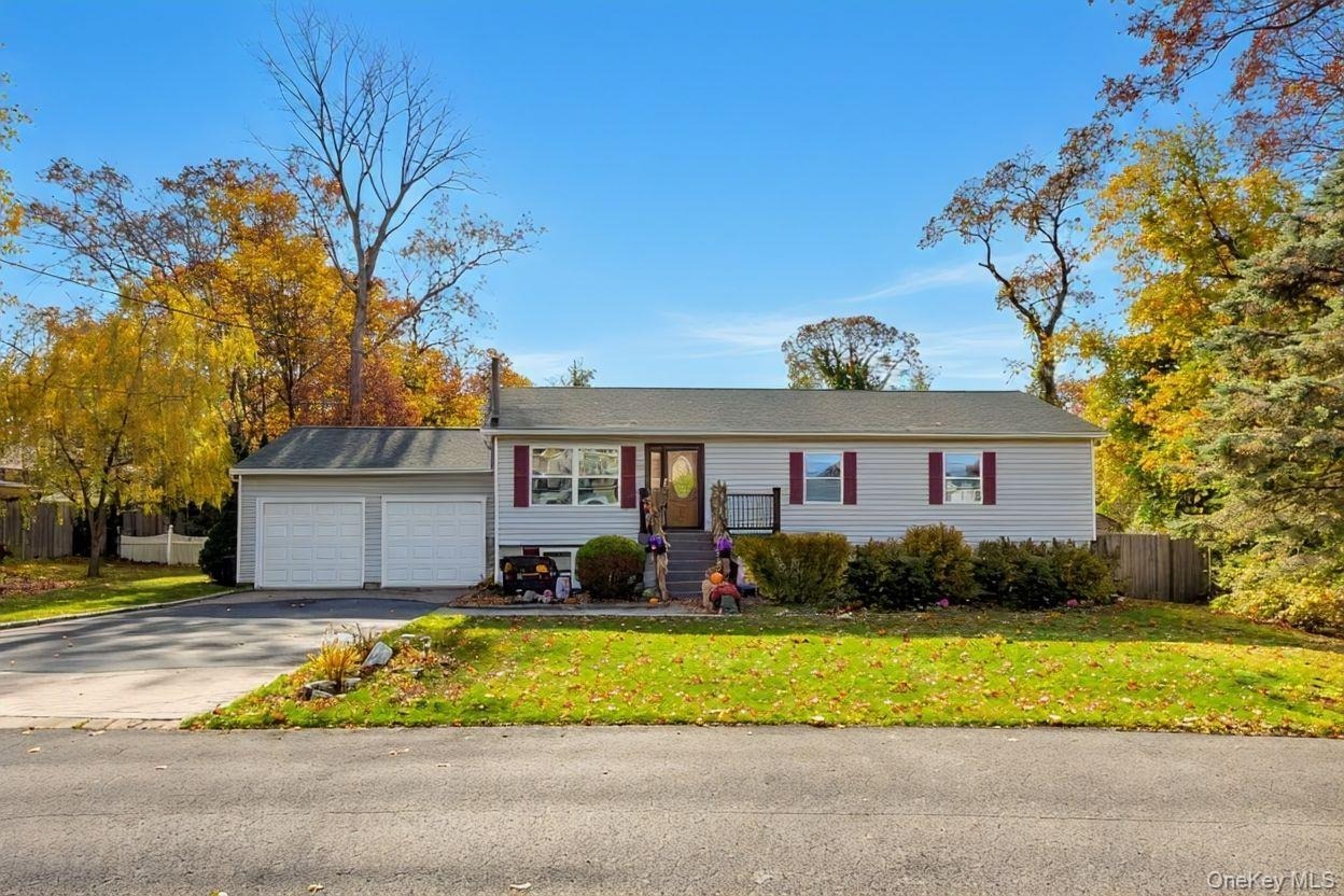 Madach St, Ronkonkoma, NY 11779