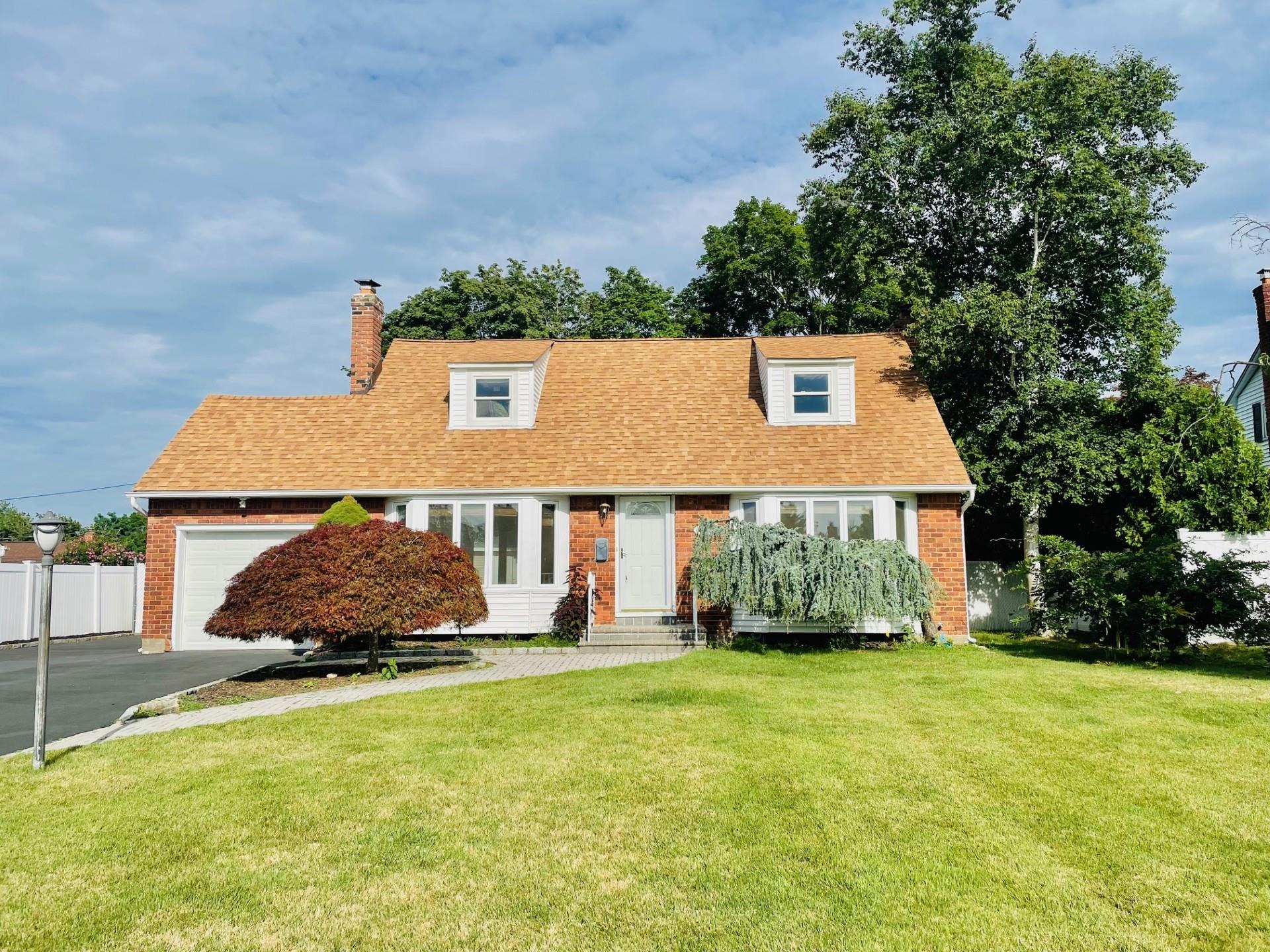 Gaymor Ln, Commack, NY 11725 #1