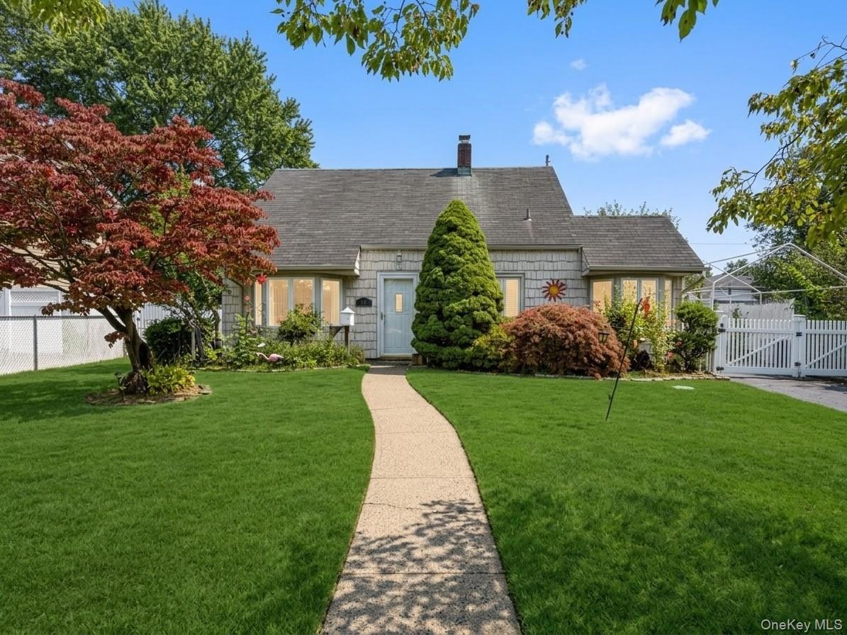 Curve Ln, Levittown, NY 11756