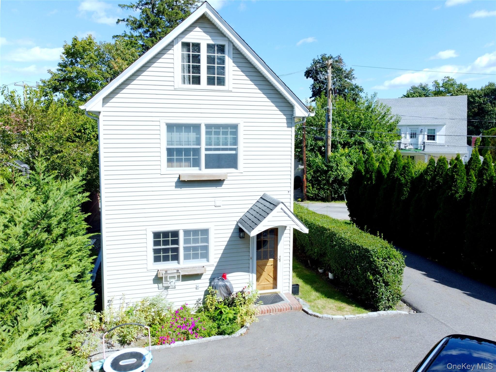 Morris Ln, Great Neck, NY 11024