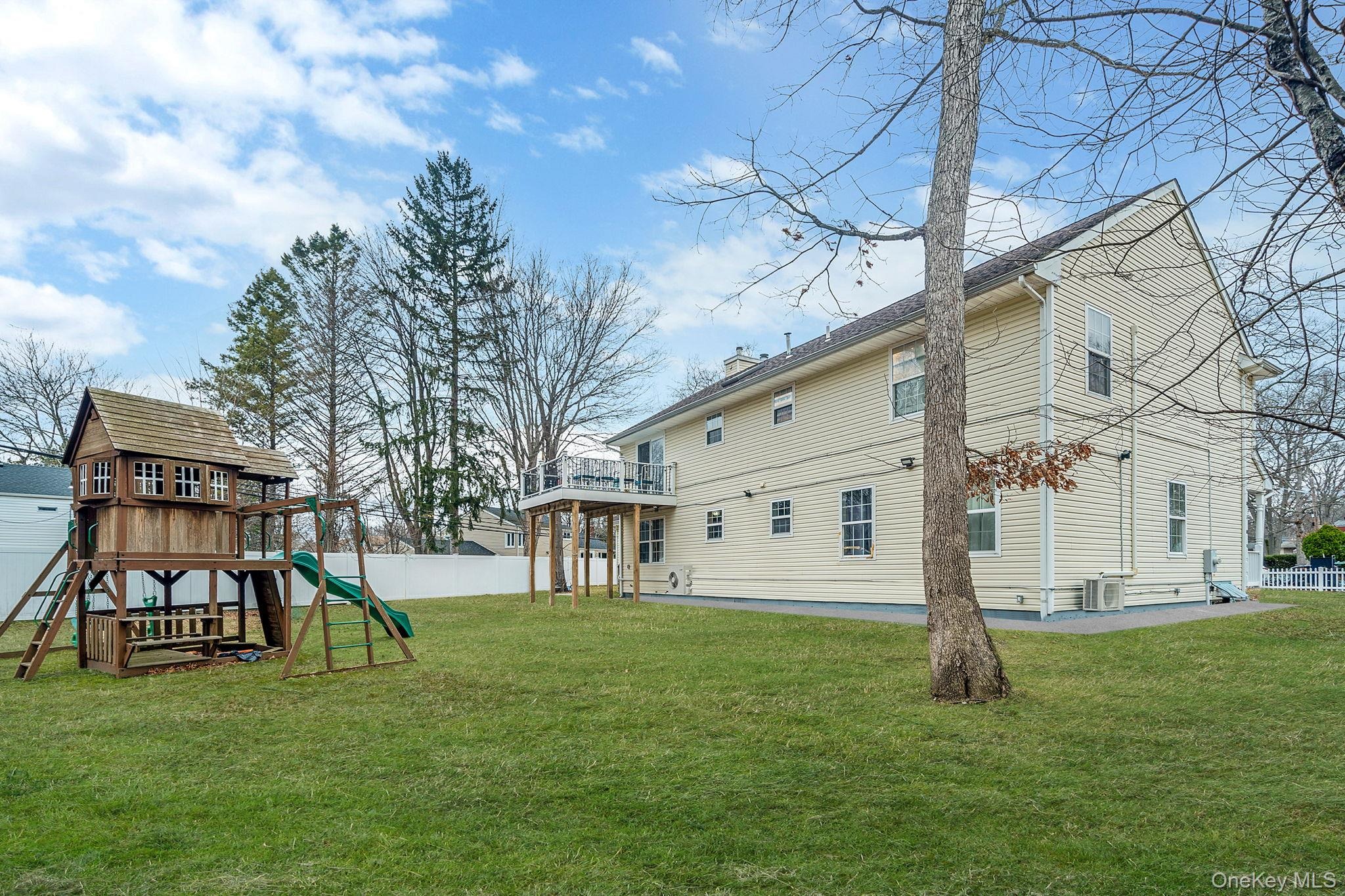 Denmark Ct, Huntington, NY 11743