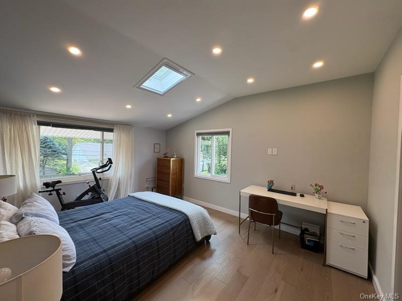 Florida Ave, Commack, NY 11725