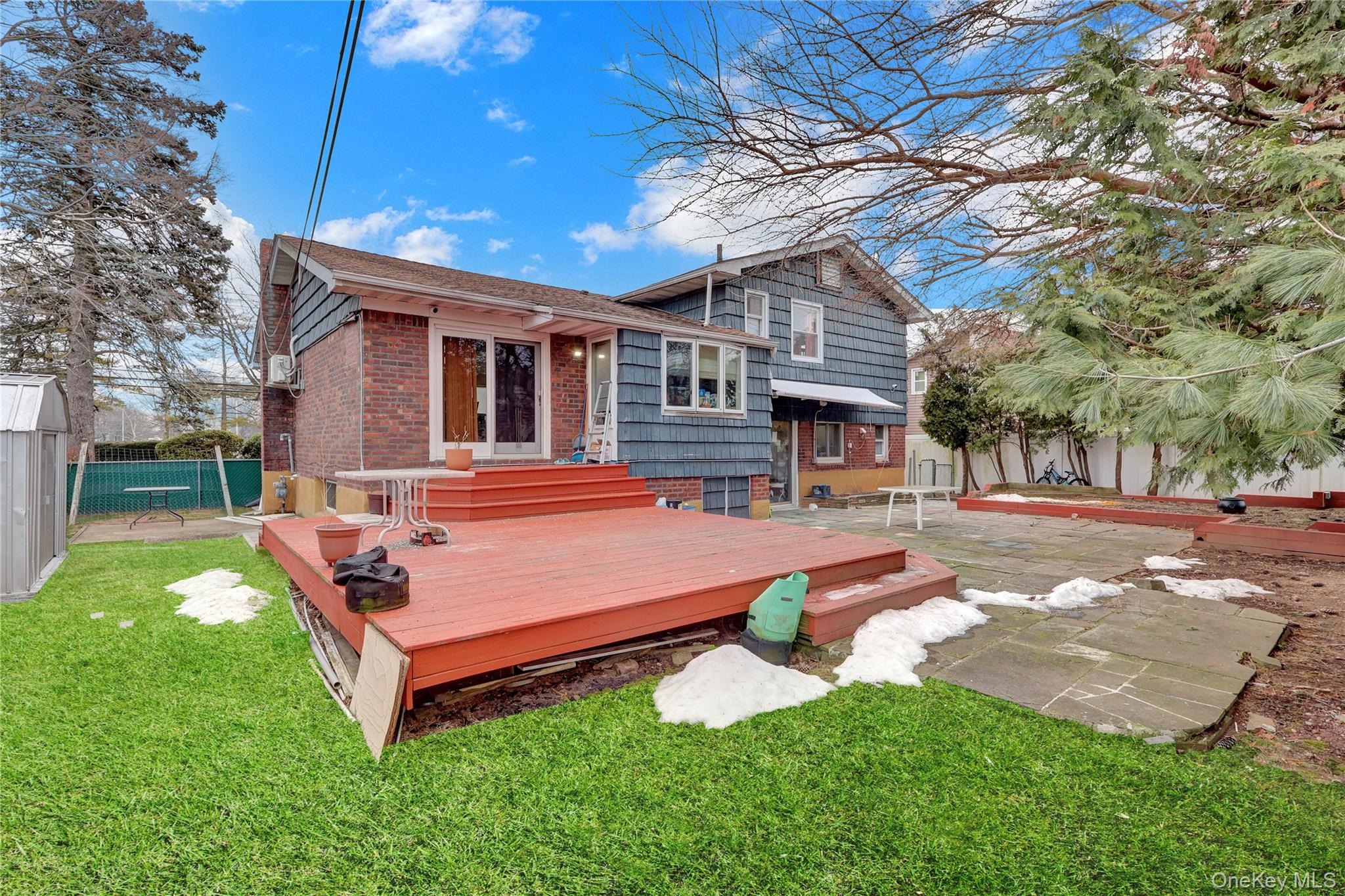 Cantiague Rock Rd, Westbury, NY 11590