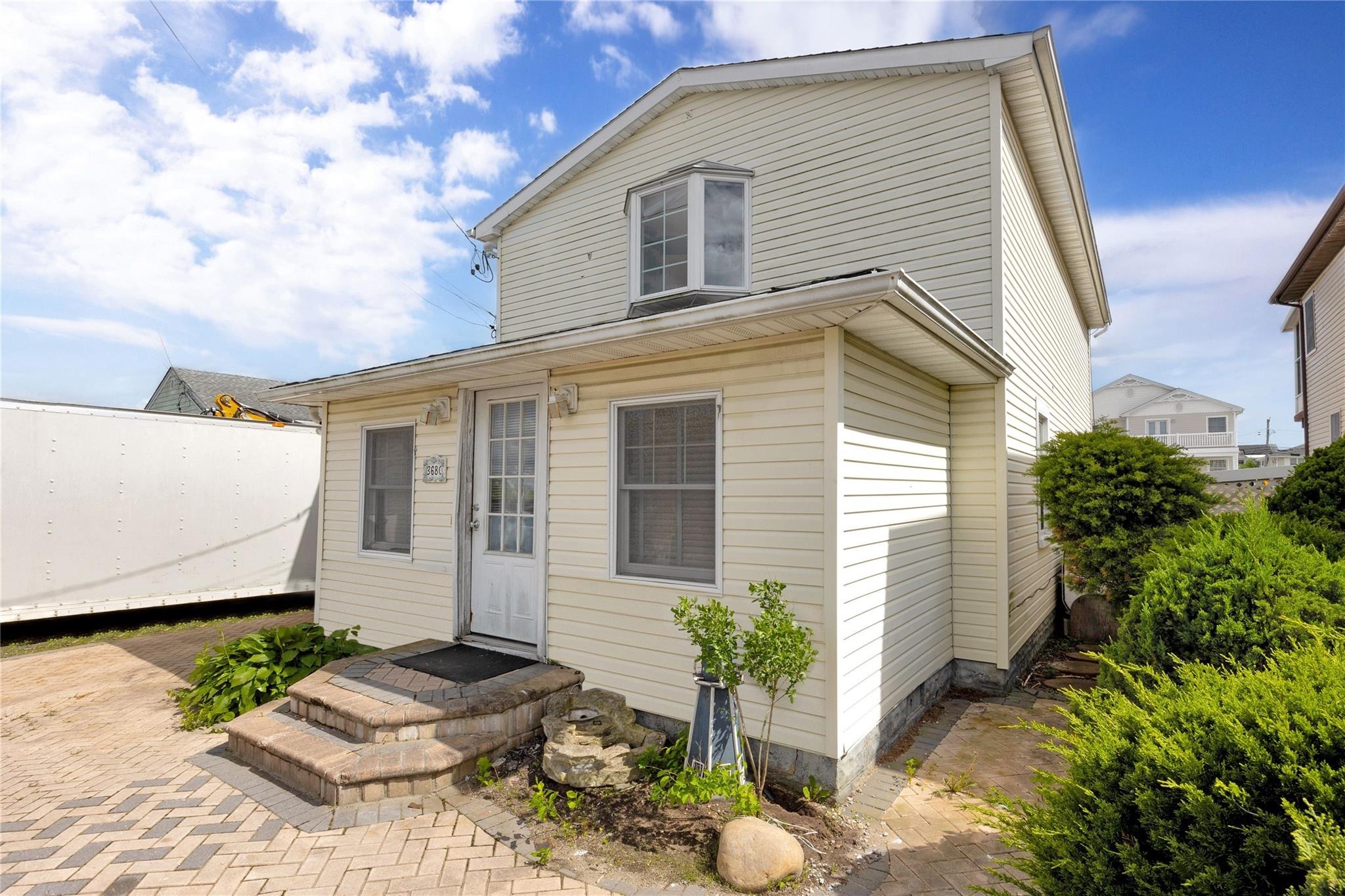 Naomi St, Seaford, NY 11783