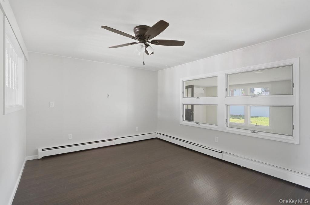 Summer Ln, Hicksville, NY 11801