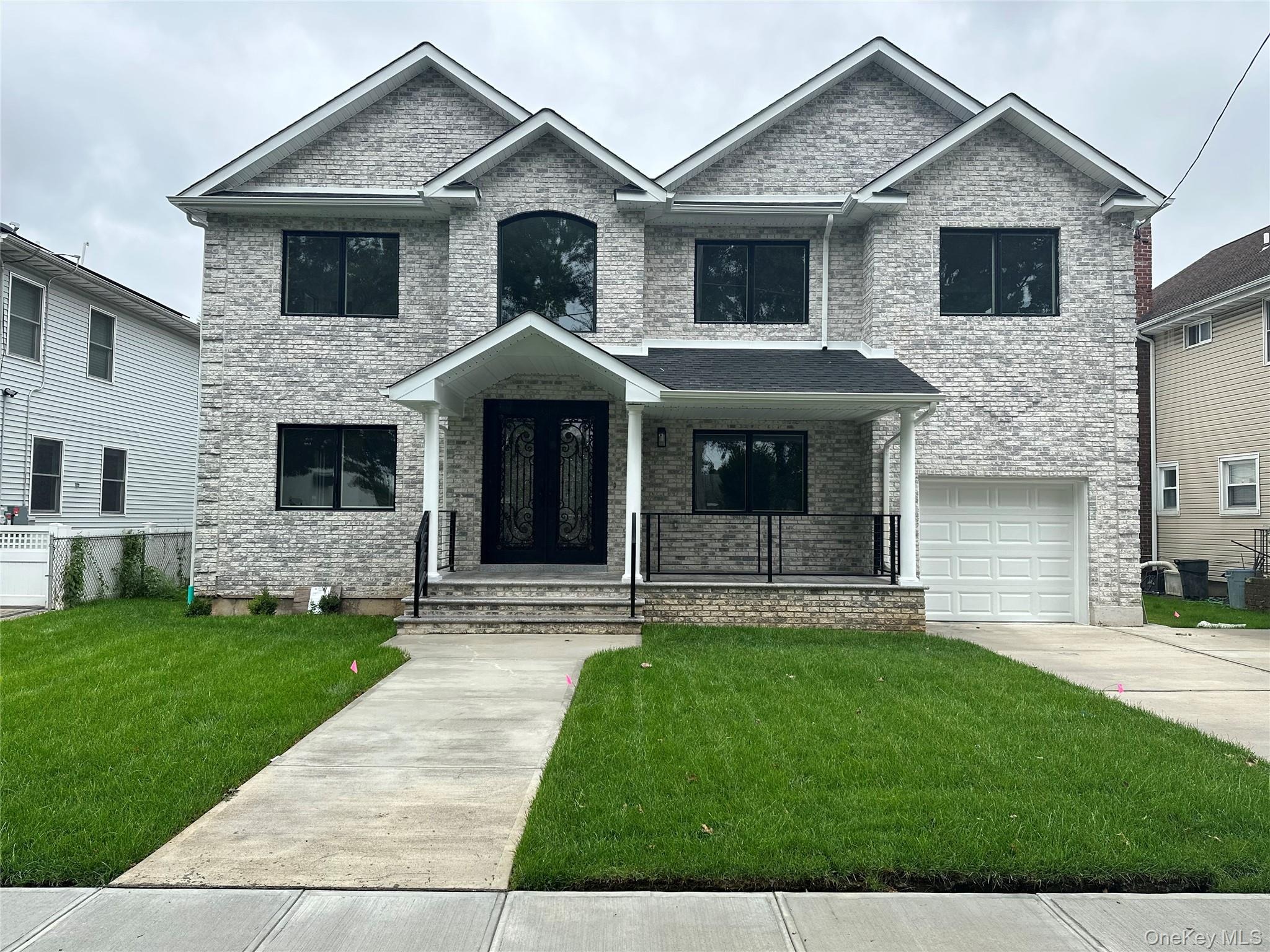 Andrews Rd, Mineola, NY 11501