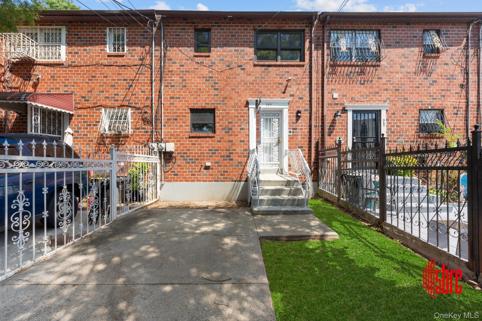 Cleveland St, Brooklyn, NY 11208