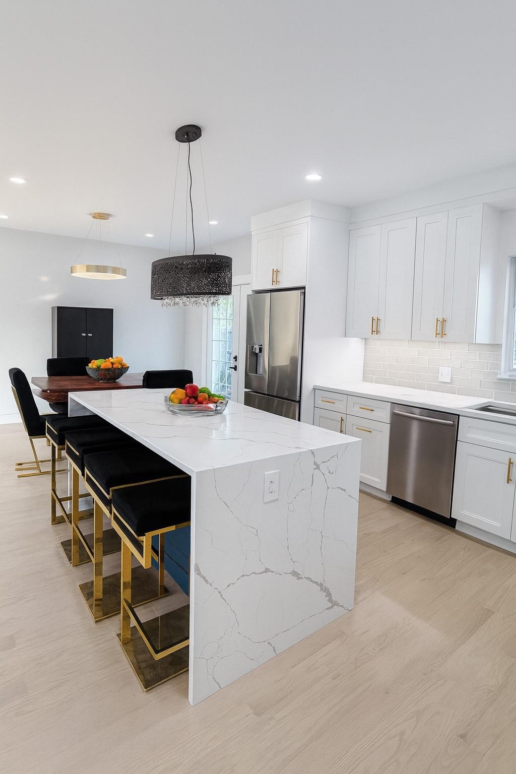 Wellington Ct, Westbury, NY 11590