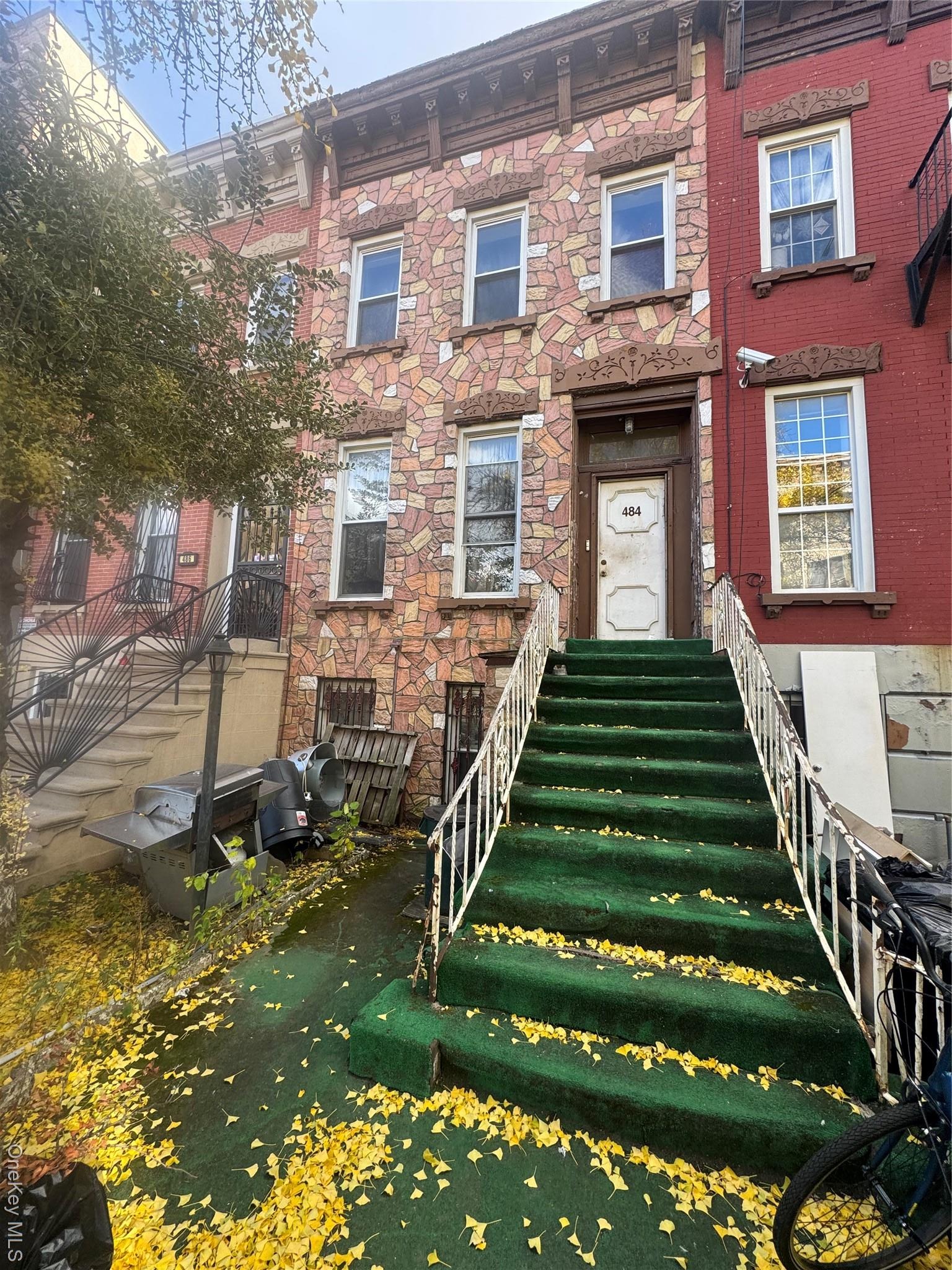 Van Buren St, Brooklyn, NY 11221