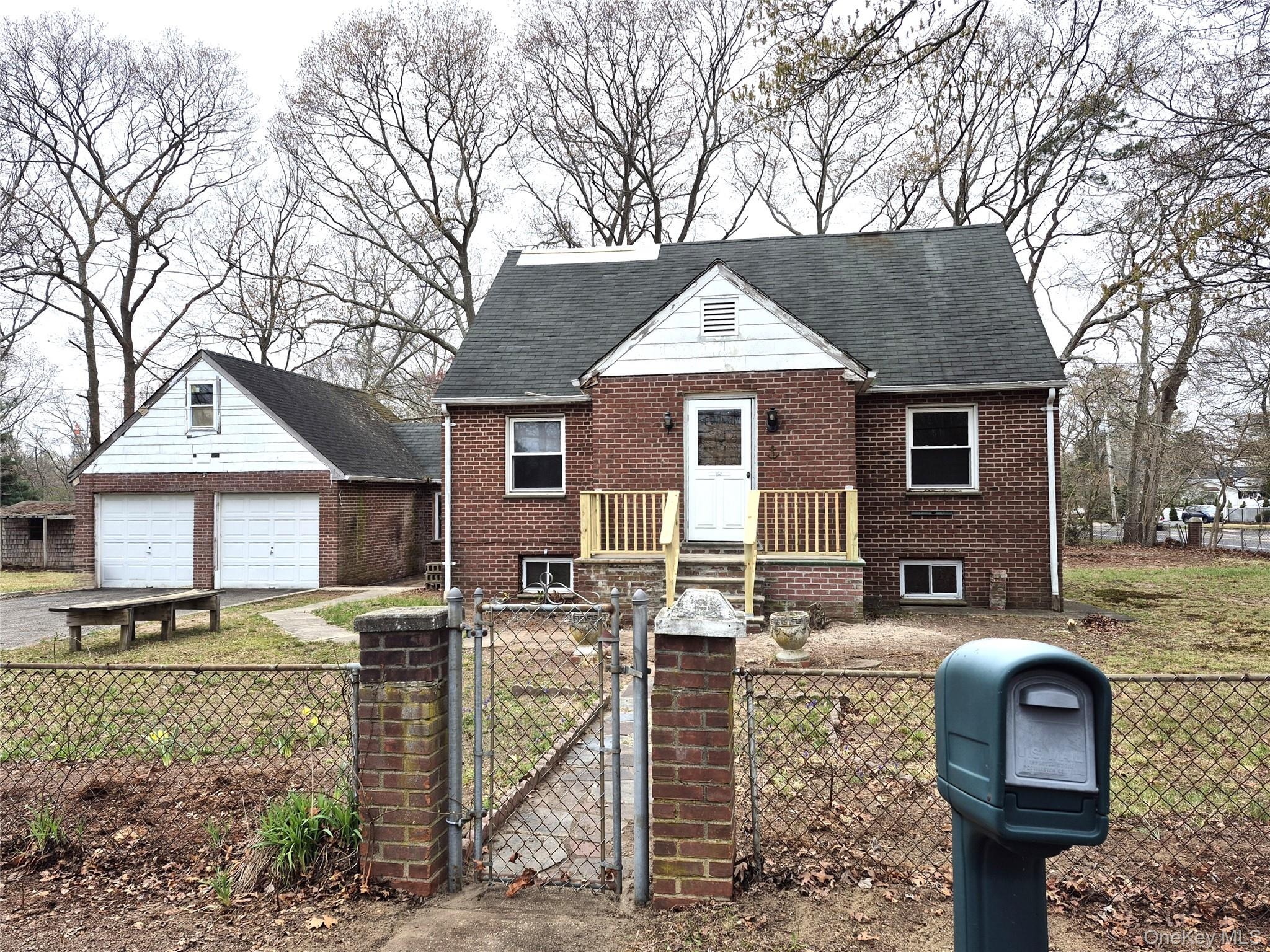 Revilo Ave, Shirley, NY 11967