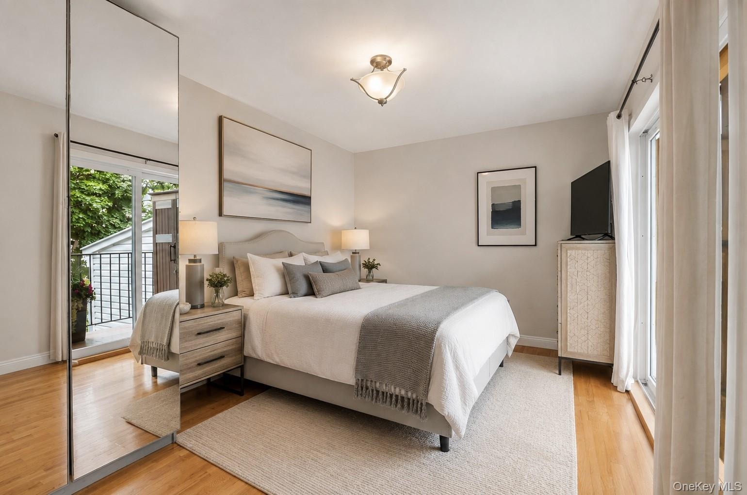 70th St, Glendale, NY 11385