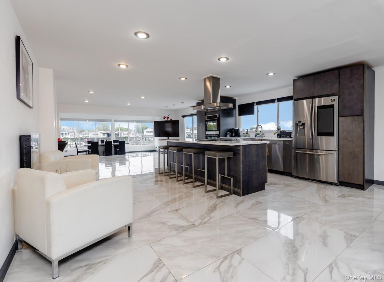 Clocks Blvd, Massapequa, NY 11758