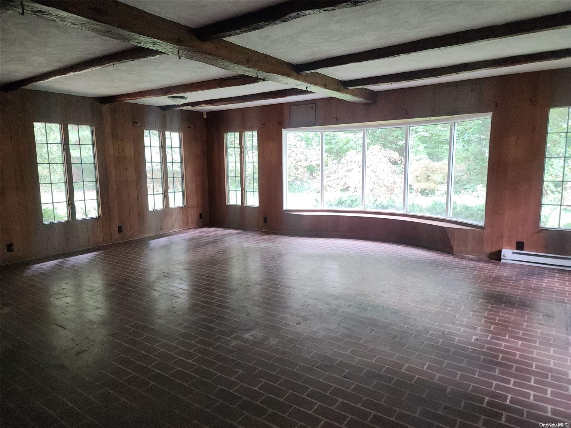 Skunks Misery Rd, Locust Valley, NY 11560