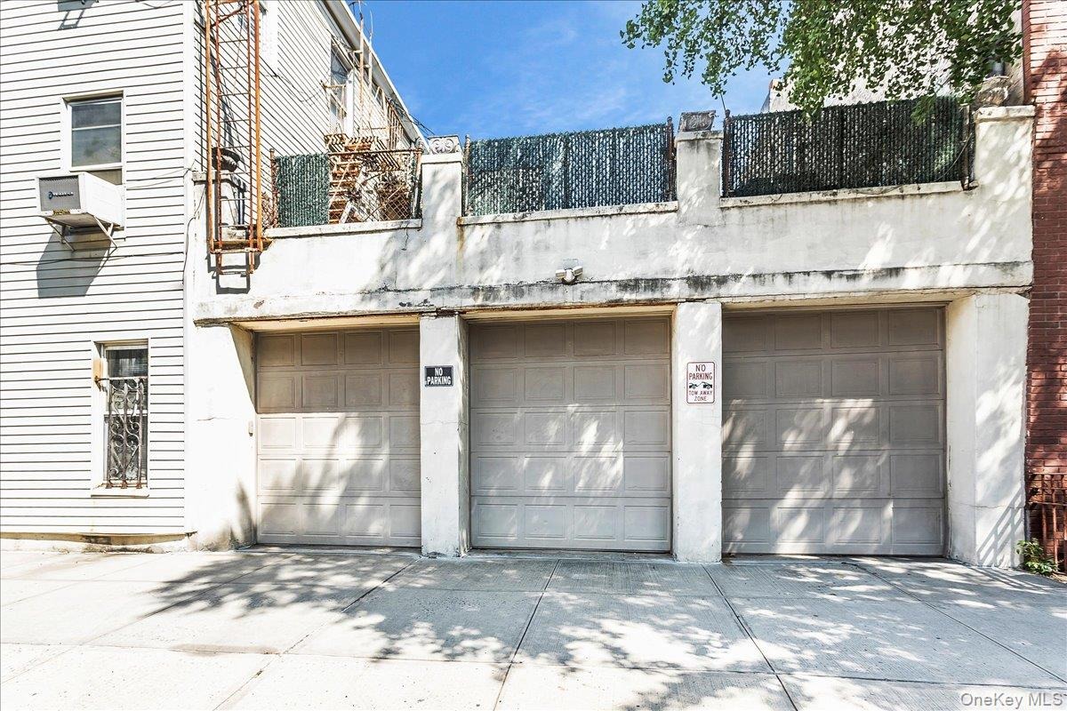 Manhattan Ave, Brooklyn, NY 11211