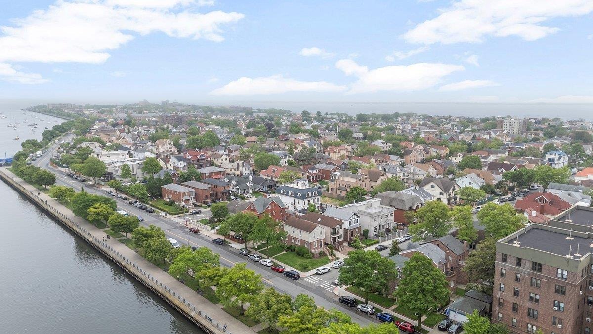 Banner Ave, Brooklyn, NY 11235