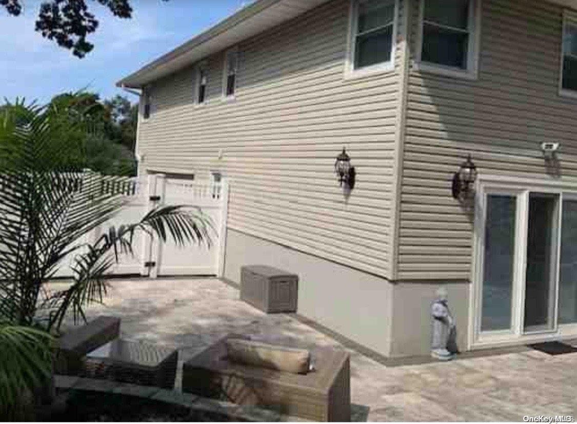 Norman Ct, Glen Cove, NY 11542
